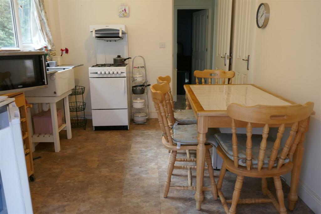 'Tan-y-Dderwen' KITCHEN PHOTO [NEW].JPG