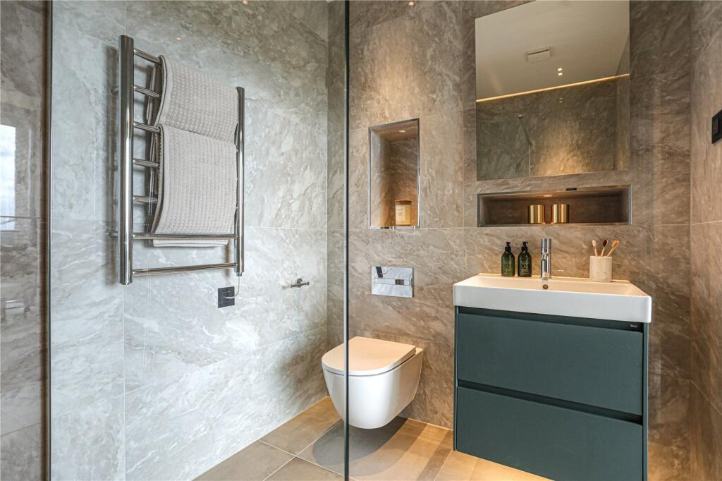 Show Home En-Suite 2