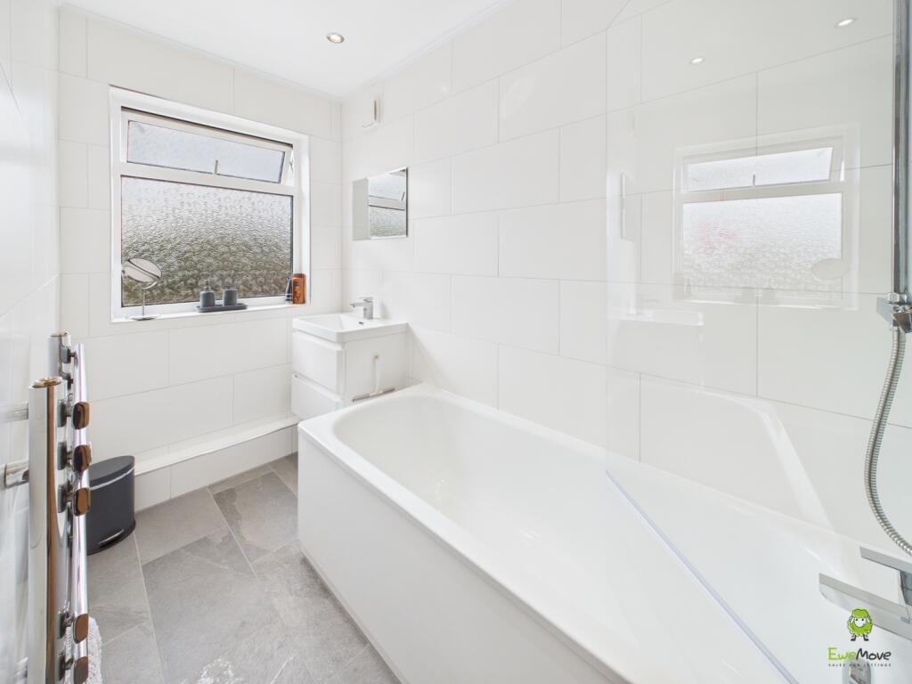 Presented by Clinton at EweMove Bexleyheath and Da
