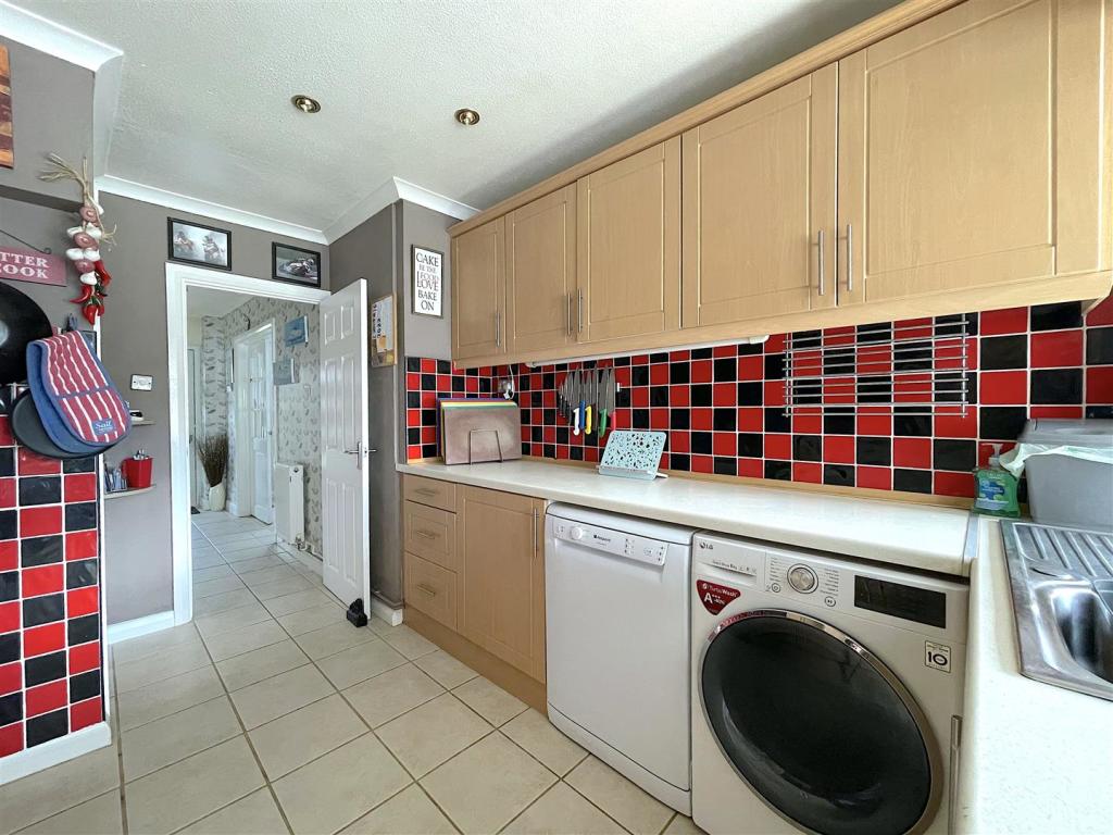 Kitchen (2).jpeg