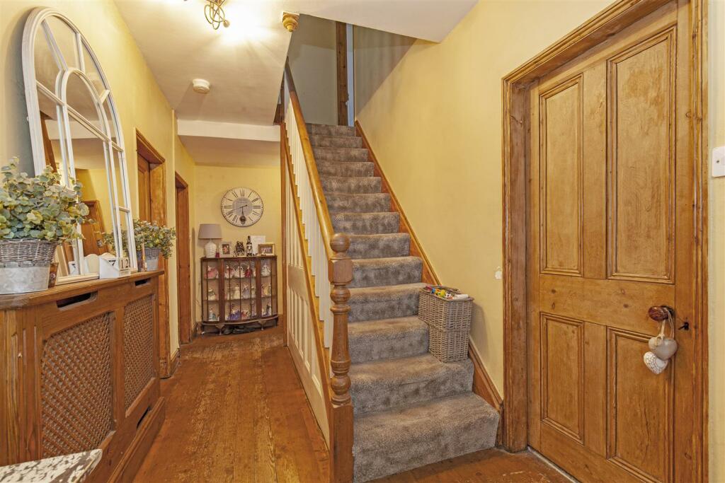 Entrance Hall-1.jpg