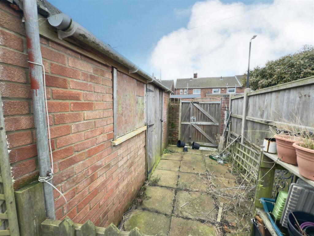 OUT SHED BUILDING.jpg