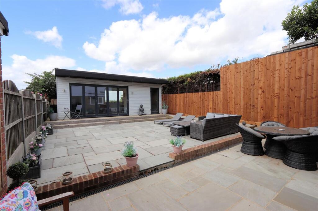 Shaftesbury Road 8