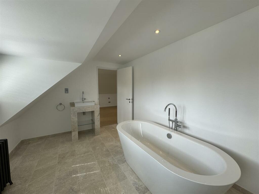 En Suite Bathroom