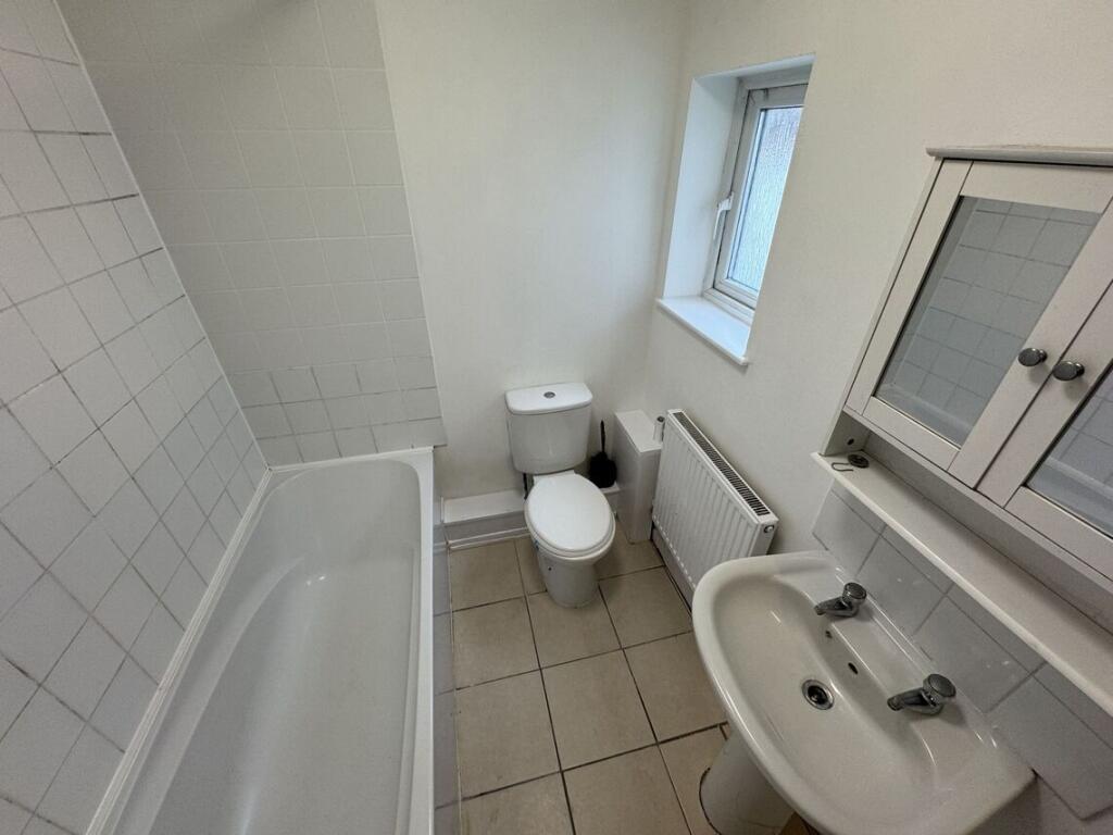 Bathroom (Ground Floor)