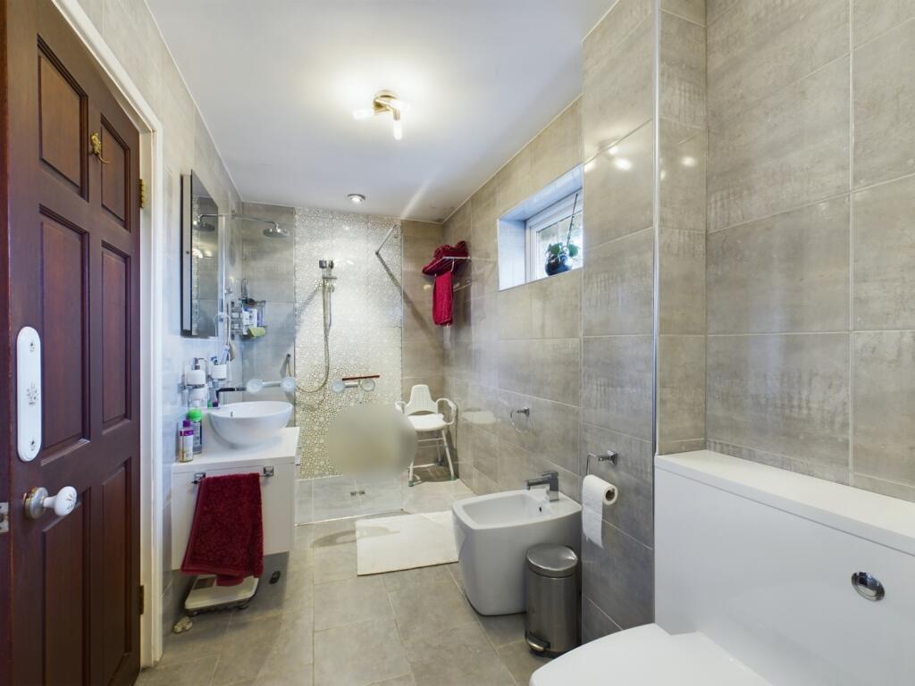 Main bedroom en-suite