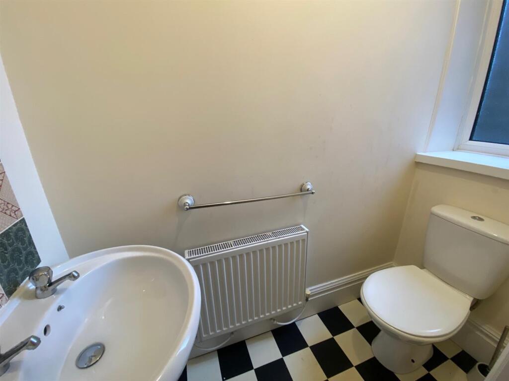 DOWNSTAIRS WC.jpg
