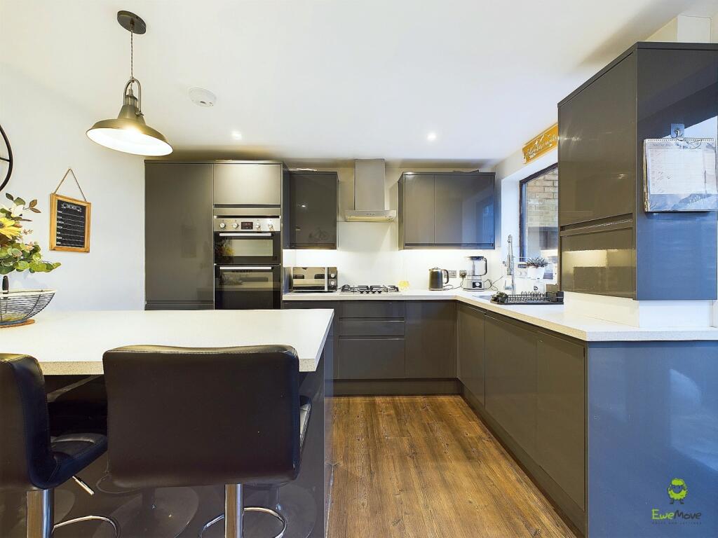 CAM04399G0-PR0008-STILL006