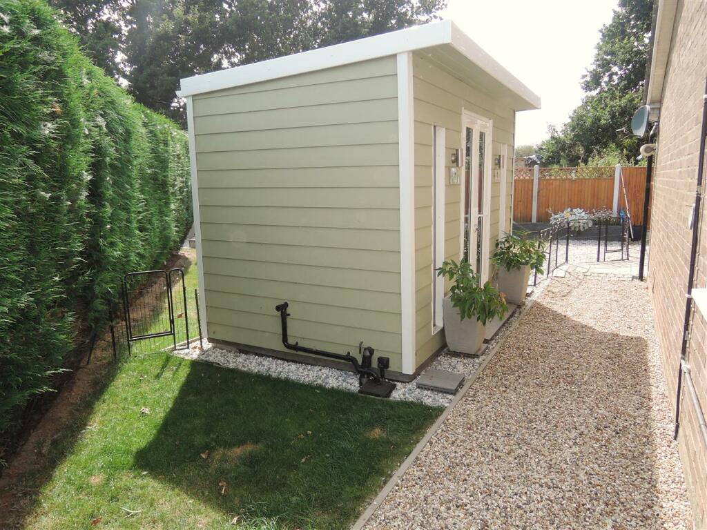 Salon Outbuilding