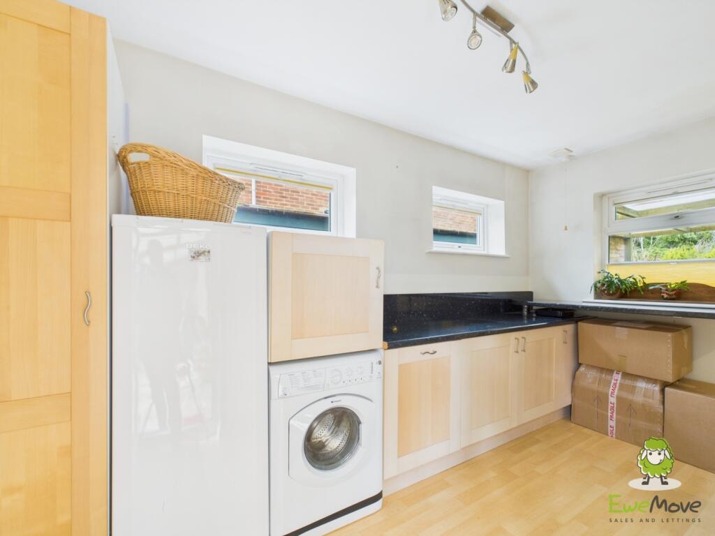 CAM03778G0-PR0180-STILL027