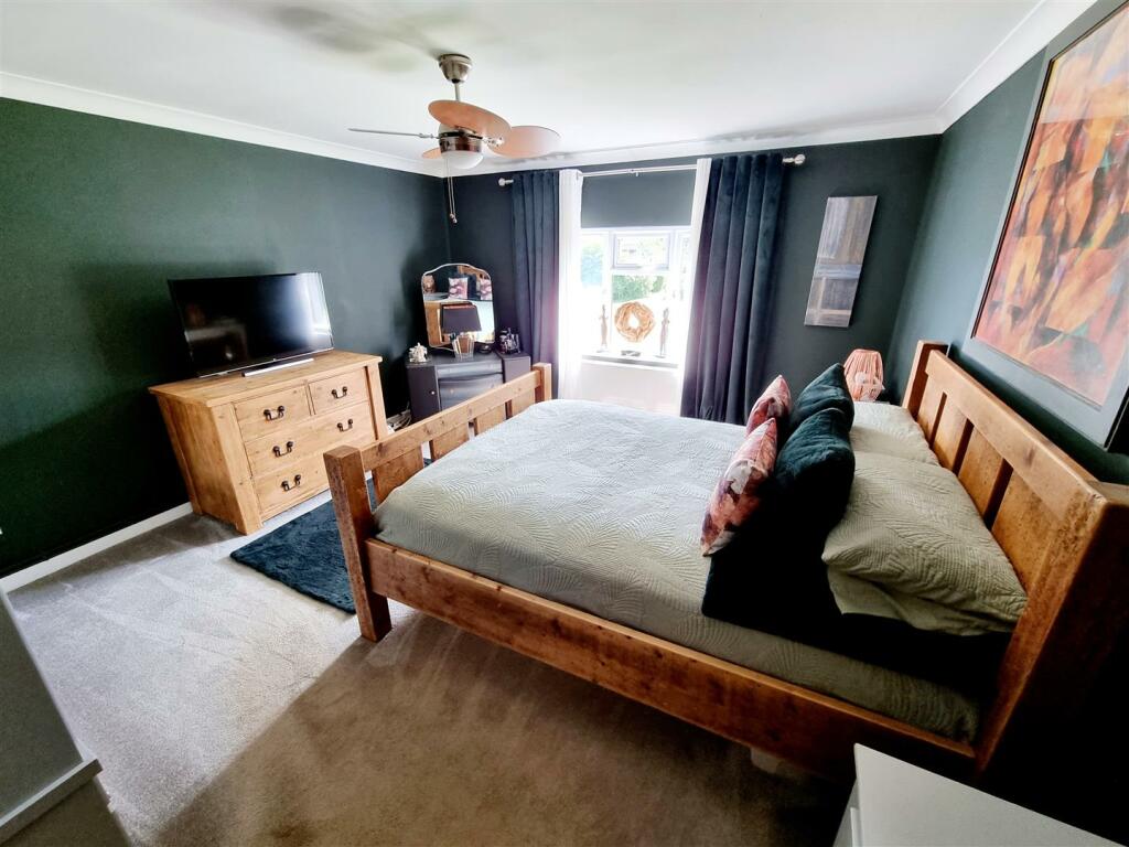 Bed 1.jpg
