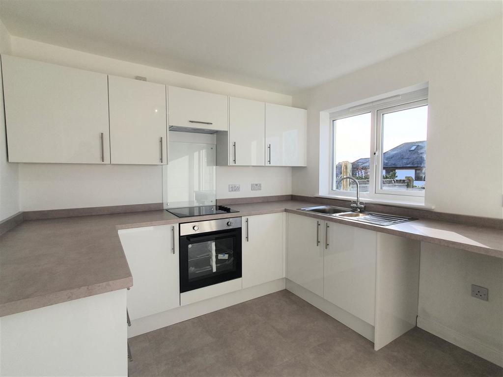8 Luxon Drive Kitchen