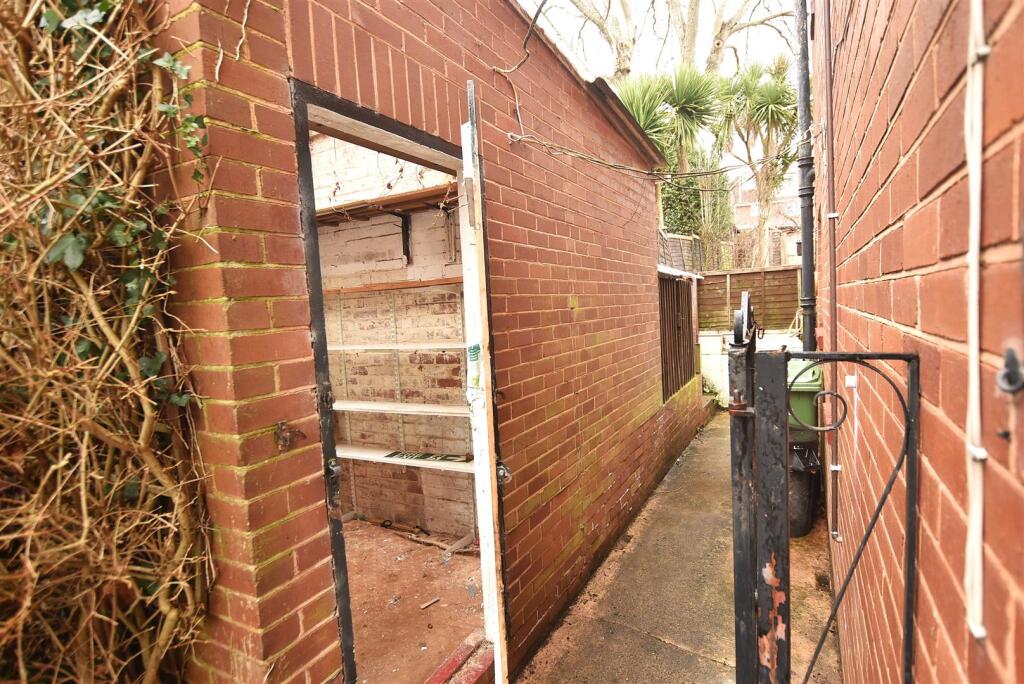 Brick Outhouse/Workshop