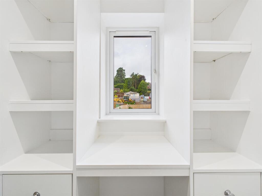 Walk-in Wardrobe / Dressing Room