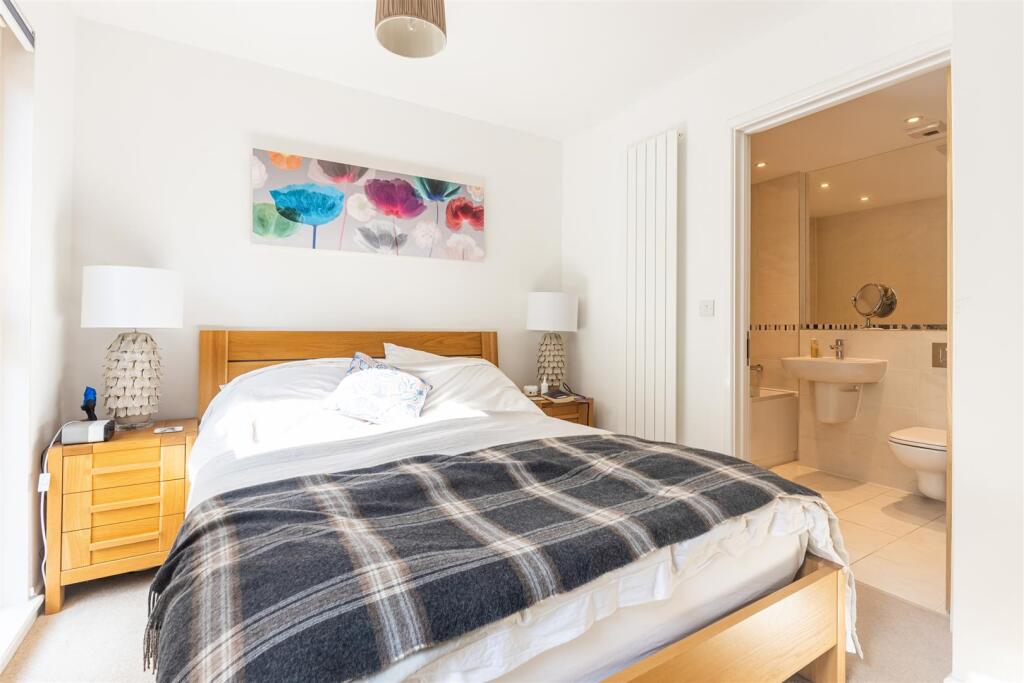 A11 - 4 Westwater Court, Dartmouth, Victoria Road 