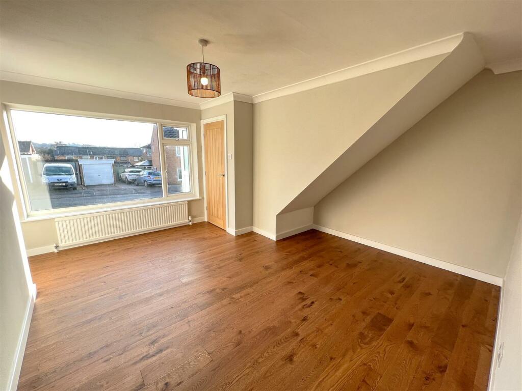 Living Room B.JPG