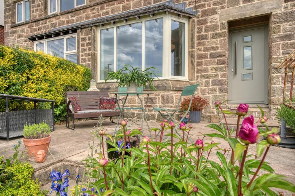 Front garden - dining patio  .jpg