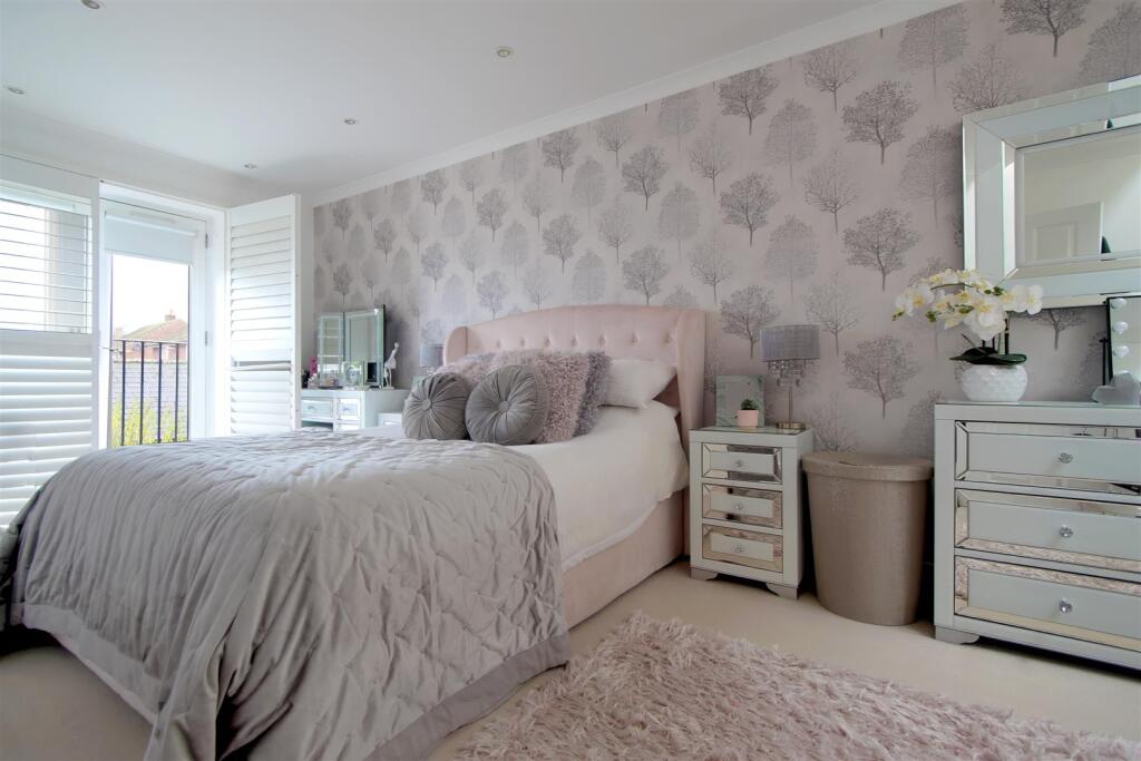 Bedroom 1a.jpg