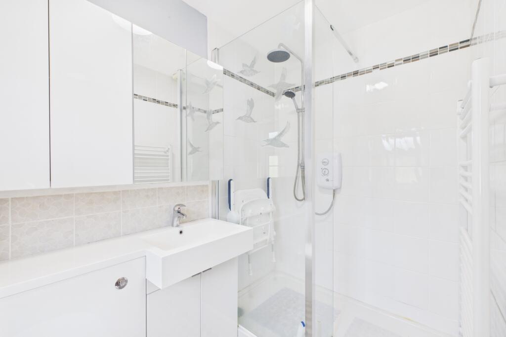 Ensuite to Bedroom One