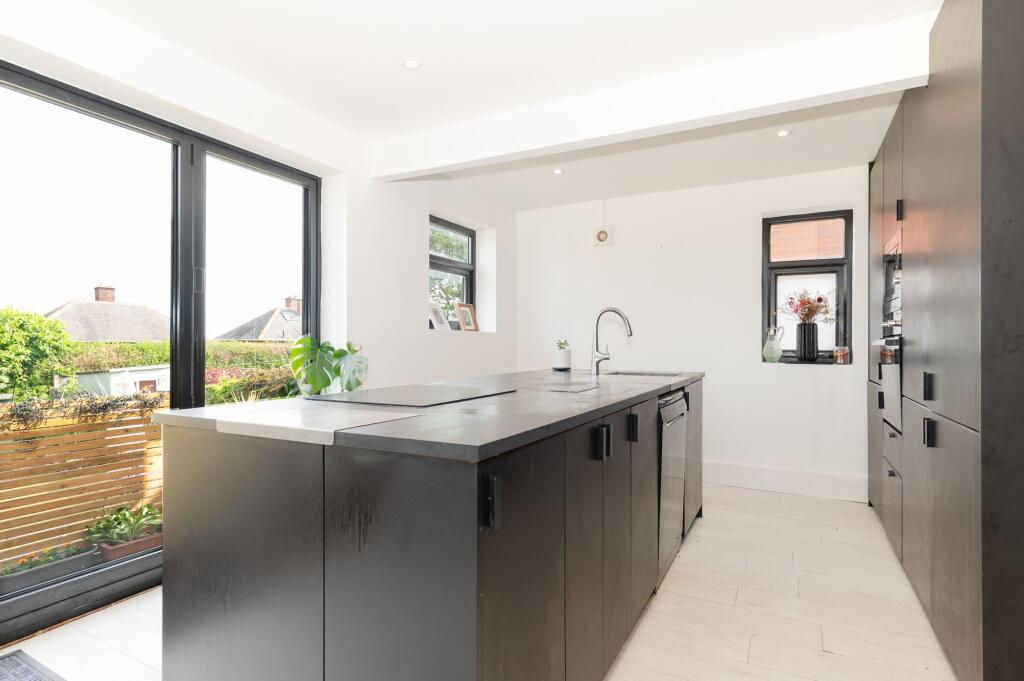 FABULOUS EXTENDED KITCHEN/DINER AND LIVING ROOM