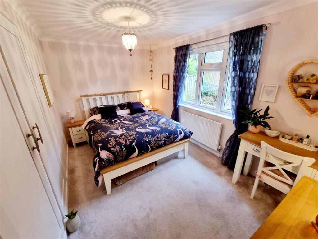 Bed 2.jpg