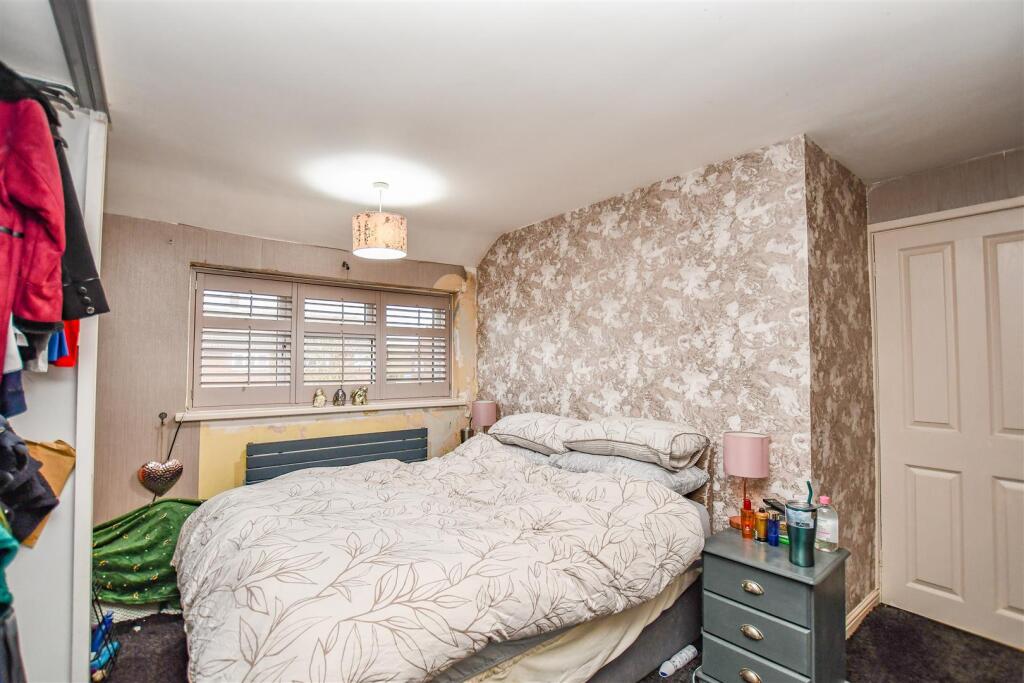 Bedroom 1.jpg