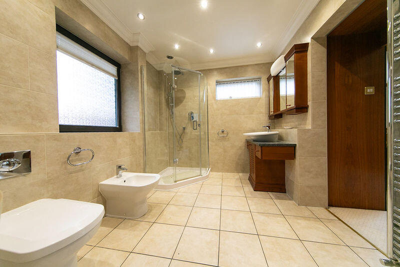 EN SUITE