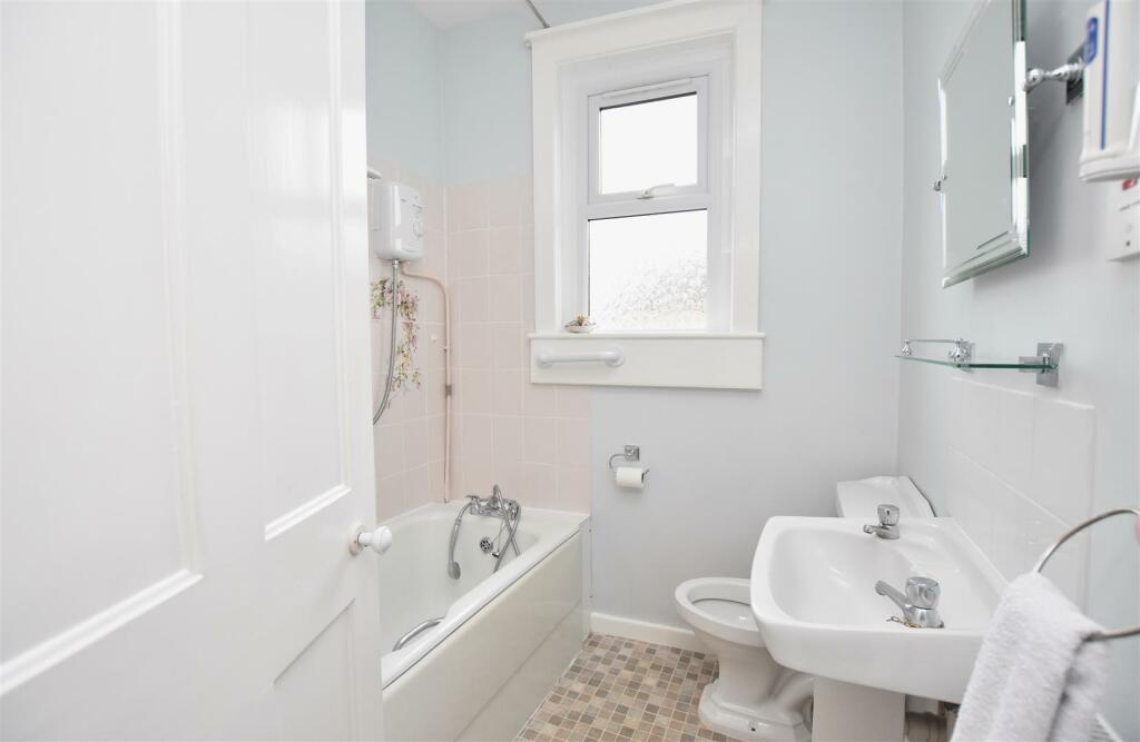 Family Bathroom.JPG