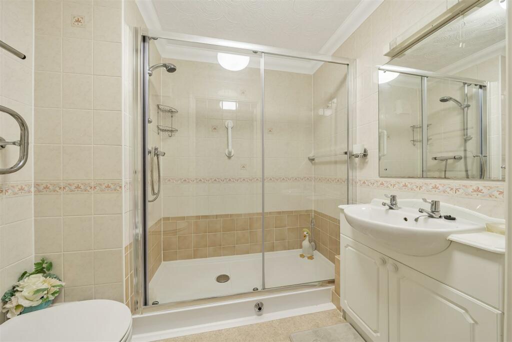 Shower Room.jpg