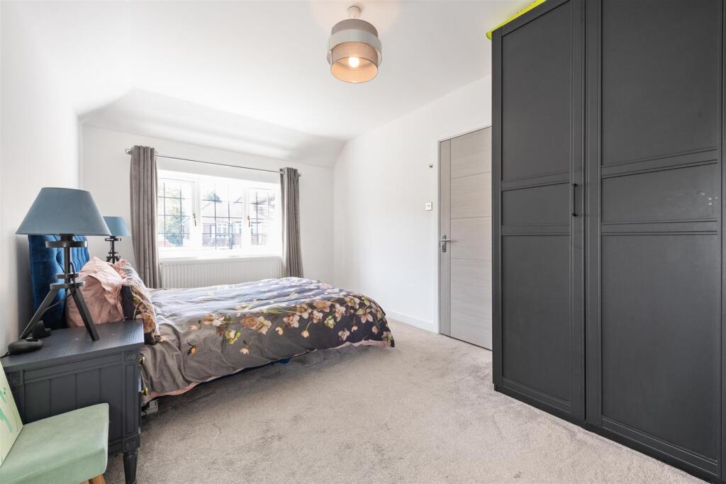 8 Witherford Croft, Solihull, B91 1TU_13.jpg