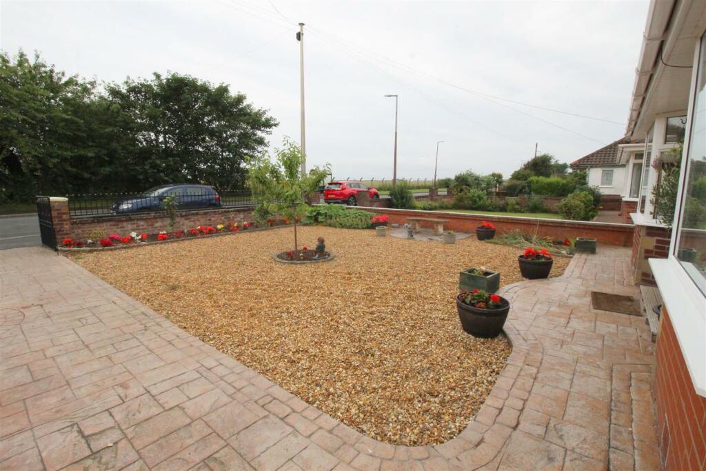 Leach Lane, 86, front garden.JPG