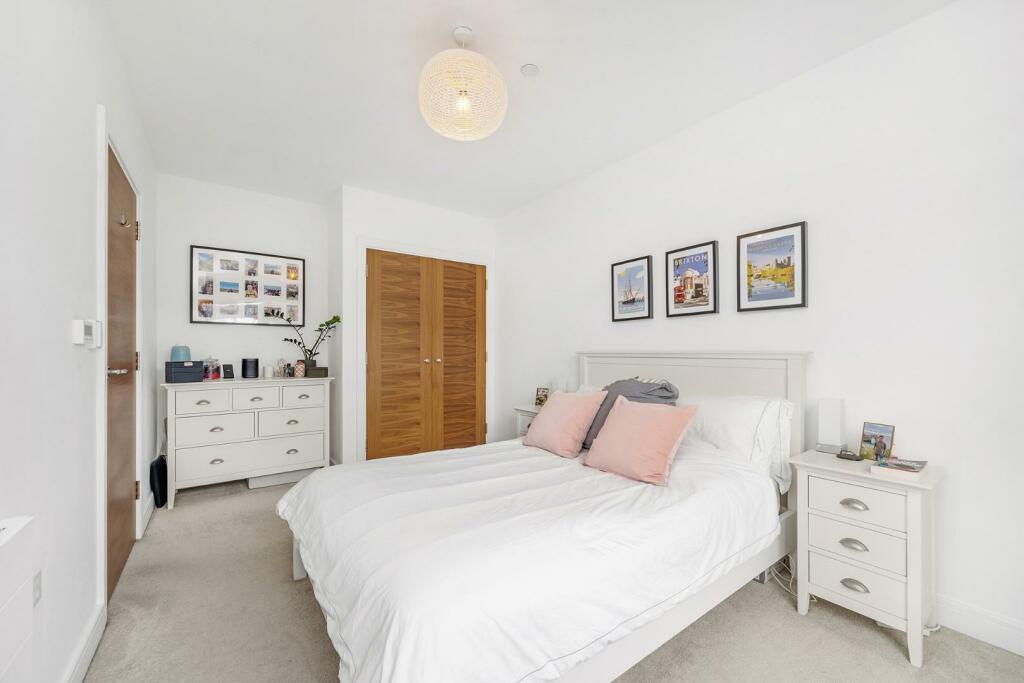 Bedroom (2).JPG