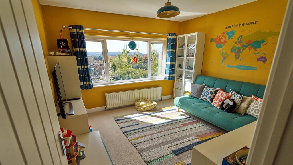 bedroom/sitting room