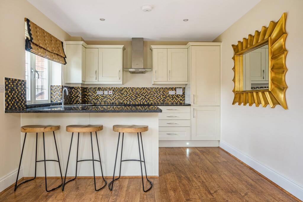 Kitchen/B'fast Bar