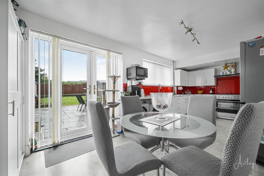 Kitchen/Dining Room