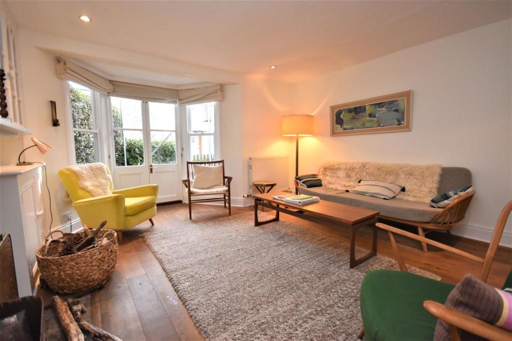 Sitting Room..JPG