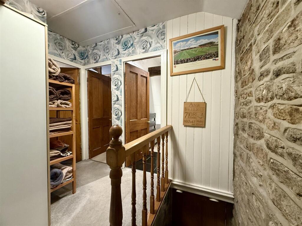 FIRST FLOOR LANDING