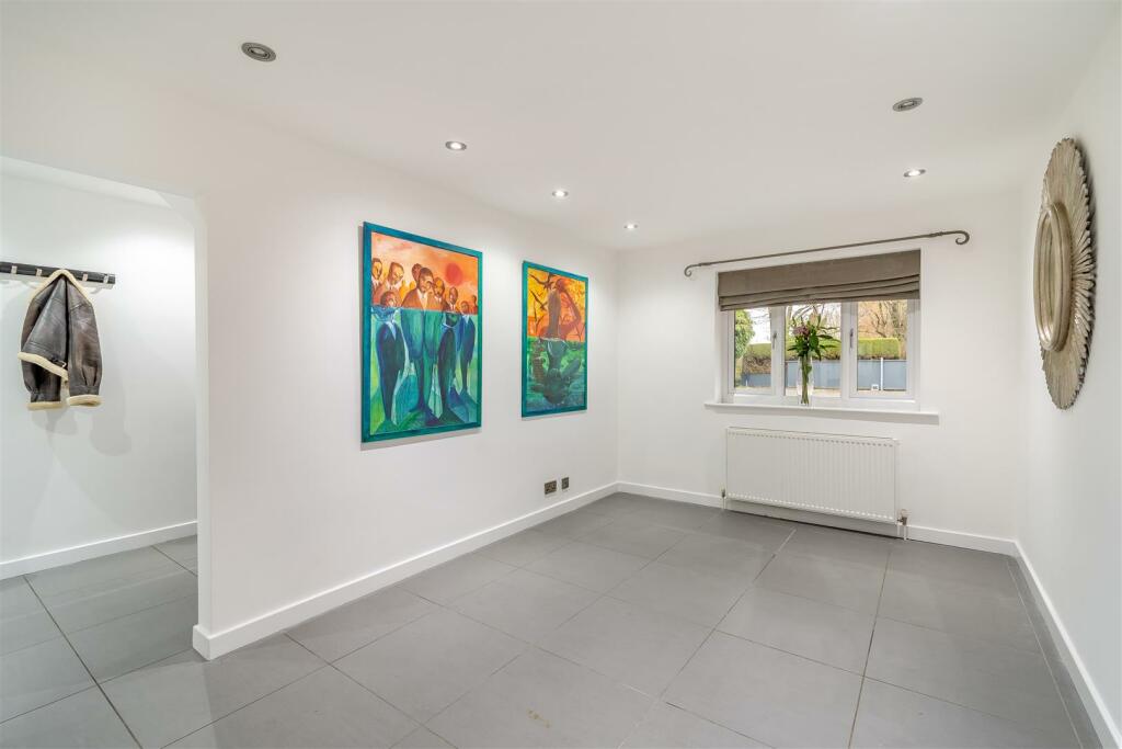 8579910-interior29.jpg