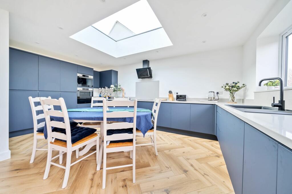 Kitchen/Dining Room (1)