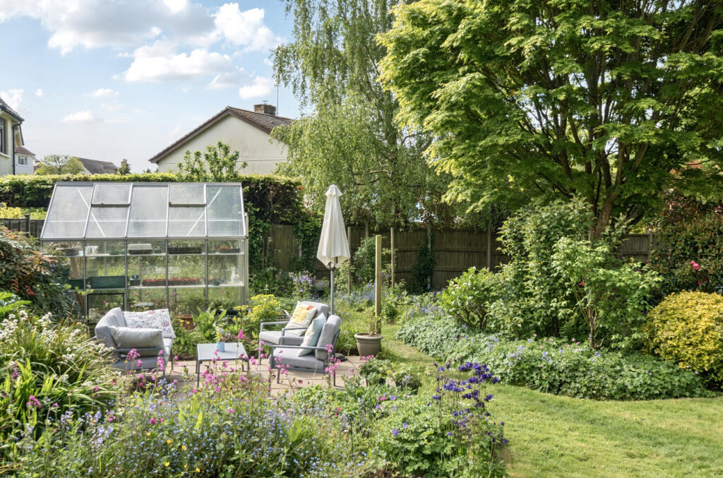 41-6819e8a3d6972-...