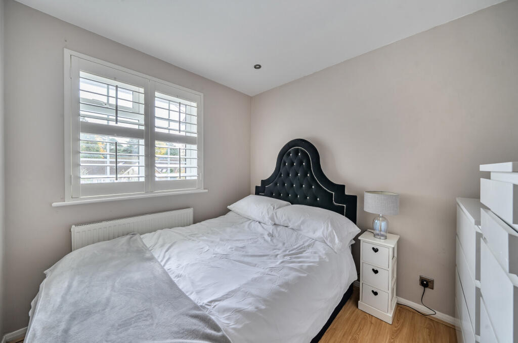 1373867-22-6903a6...