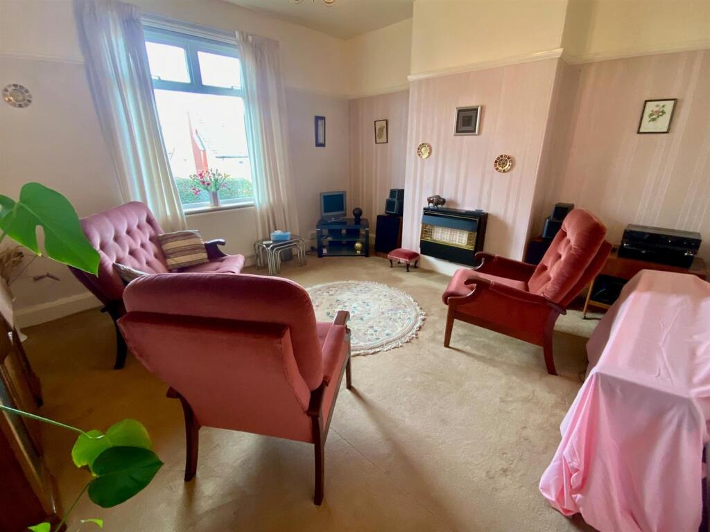lounge.jpg