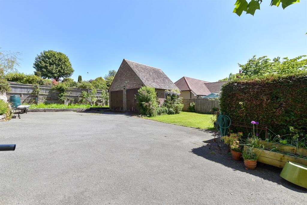 Driveway/Parking