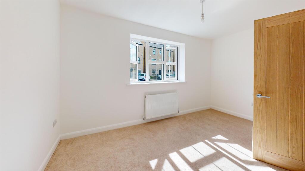 Long-Ing-Lane-Bedroom 3.jpg