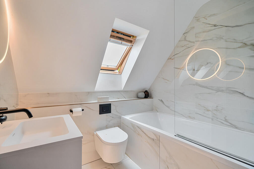 Ensuite to Guest ...