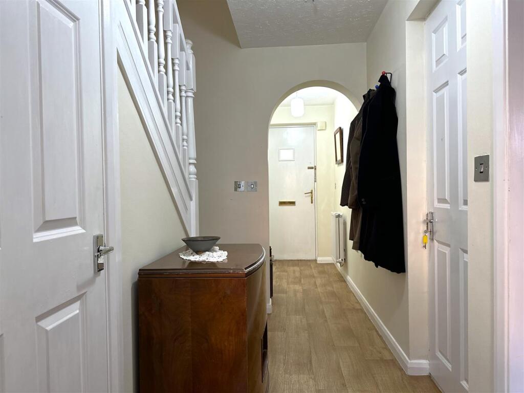 Entrance Hall 022