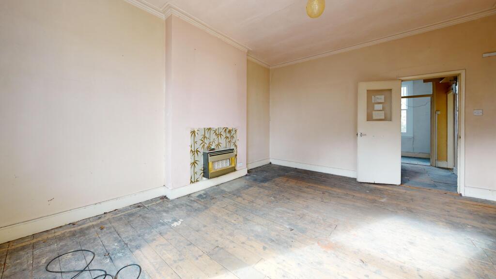 Flat B, 5 Wyndham Crescent, Upper Holloway, London, N19 5QJ