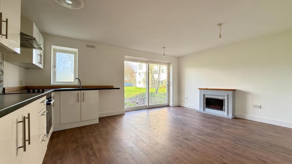kitchen/lounge/diner