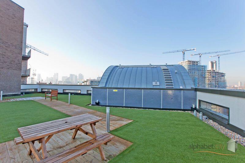Communal roof garden - eating area
