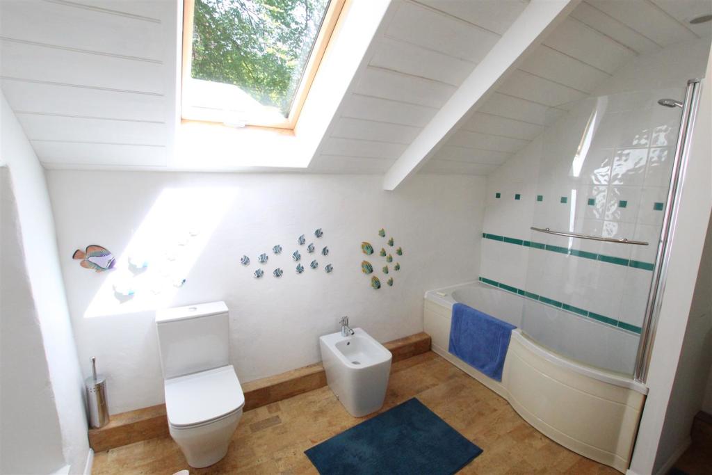bathroom 1.JPG